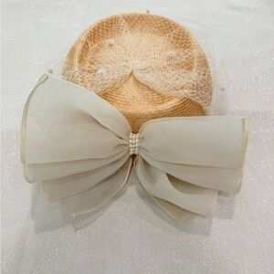 Betmar New York Tan and Cream, Ivory Bow Fascinator Hat 1950s Vintage